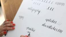 Apa itu teknik kaligrafi palsu dan bagaimana cara menggunakan alatnya dengan benar