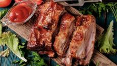 Bumbu untuk daging babi - resep terbaik untuk barbekyu, menggoreng dalam wajan dan memanggang dalam oven